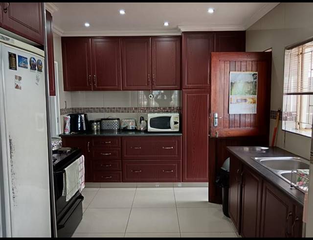 4 BEDROOM HOUSE FOR SALE IN ALLANDALE